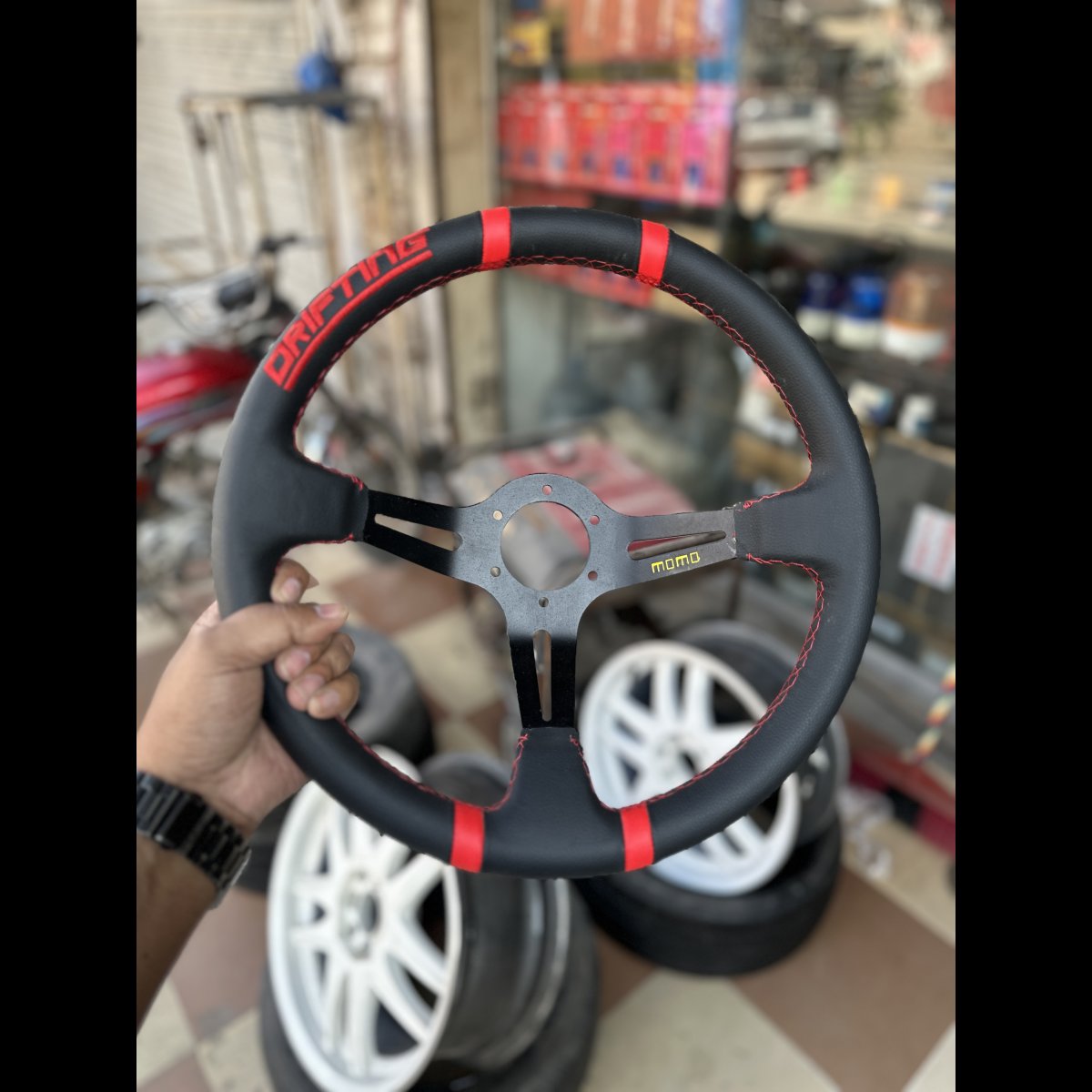 Momo steering